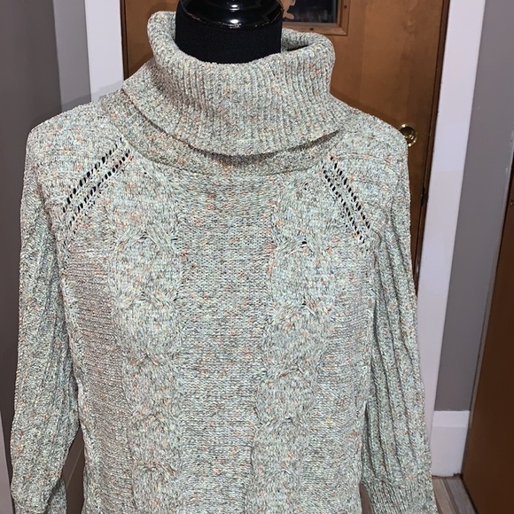 Moon & Madison green speckled turtleneck sweater! - Picture 2 of 5